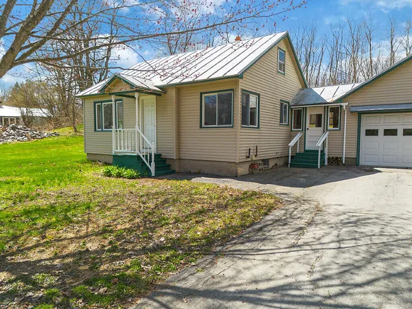 $234,900 | 84 Bray Avenue, Fairfield, ME 04937