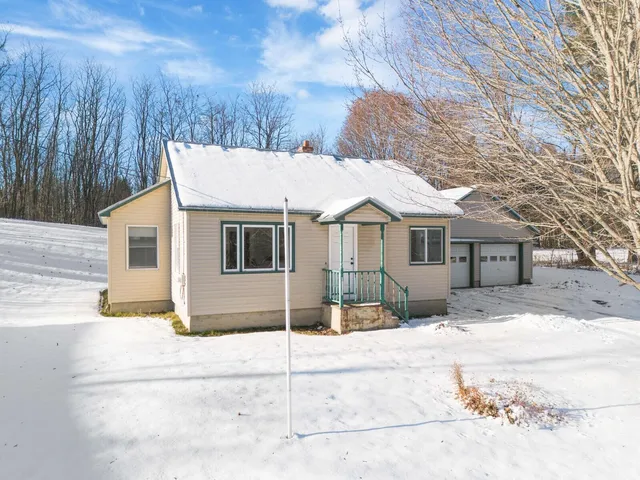 $239,900 | 84 Bray Avenue, Fairfield, ME 04937