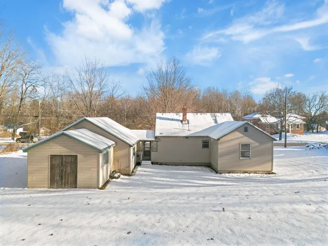 $239,900 | 84 Bray Avenue, Fairfield, ME 04937