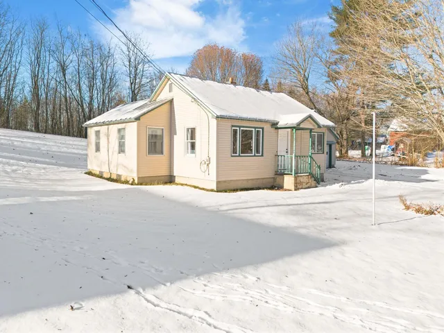 $239,900 | 84 Bray Avenue, Fairfield, ME 04937