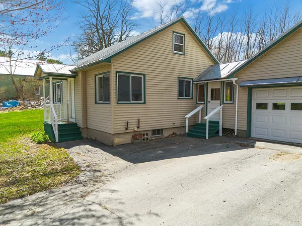 $234,900 | 84 Bray Avenue, Fairfield, ME 04937