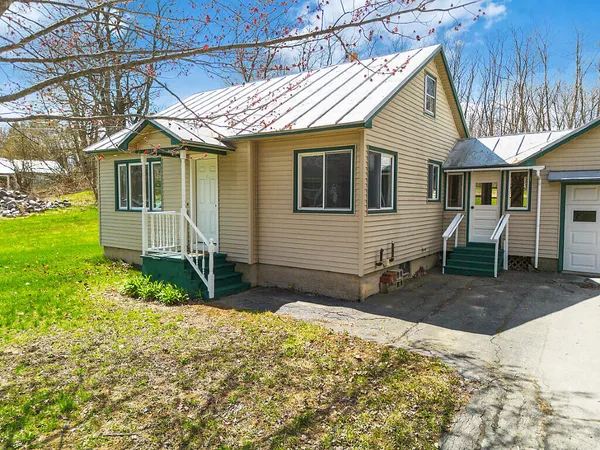 $234,900 | 84 Bray Avenue, Fairfield, ME 04937