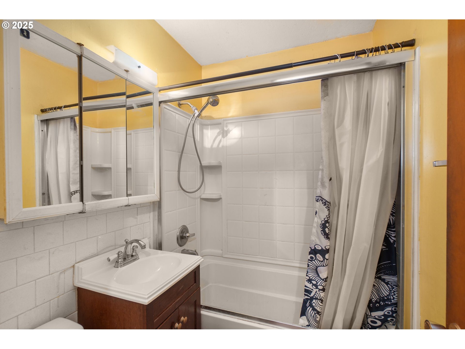 1536 Northeast 77th Avenue Portland, OR 97213 - Photo 14 of 29 Bathroom