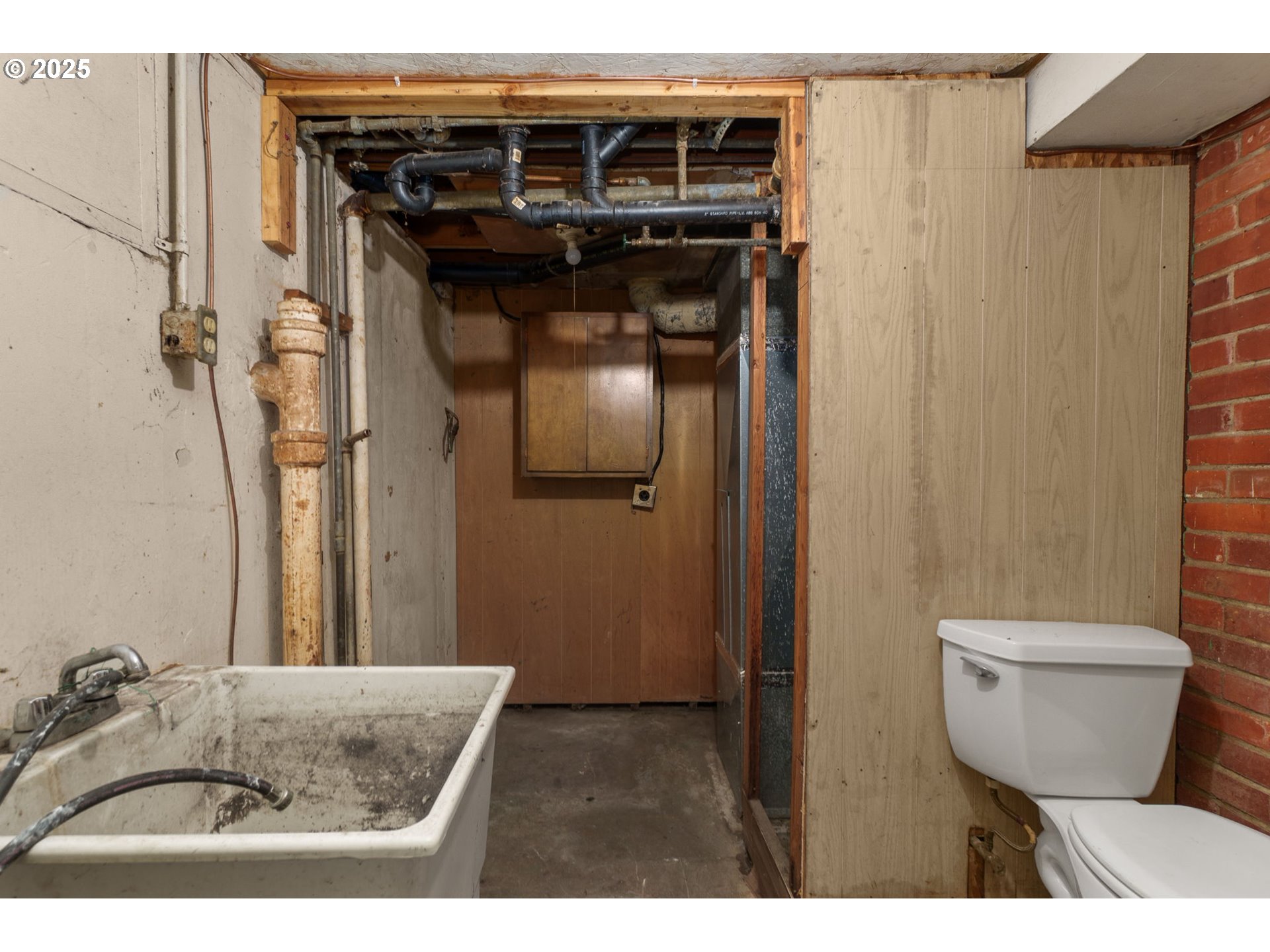 1536 Northeast 77th Avenue Portland, OR 97213 - Photo 20 of 29 Bathroom