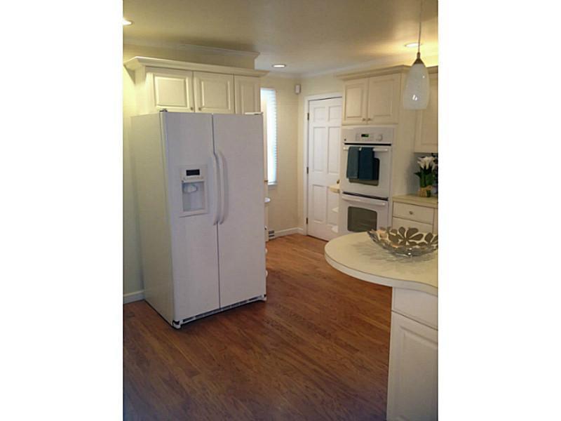 150 Donaldson Road Gibsonia, PA 15044 - Photo 5 of 25 Kitchen.