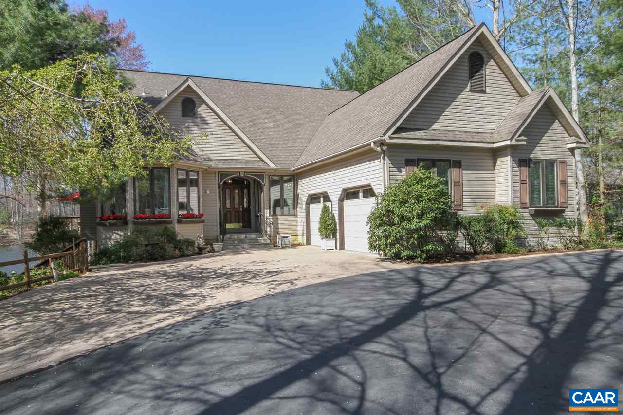 4 Cardinal Point Palmyra, VA 22963 - Photo 3 of 50 Paver Courtyard Entrance - Paved Driveway - Home sits on Waterfront Point