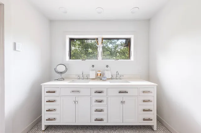 $40,000 | 191 Bull Path, East Hampton, NY 11937