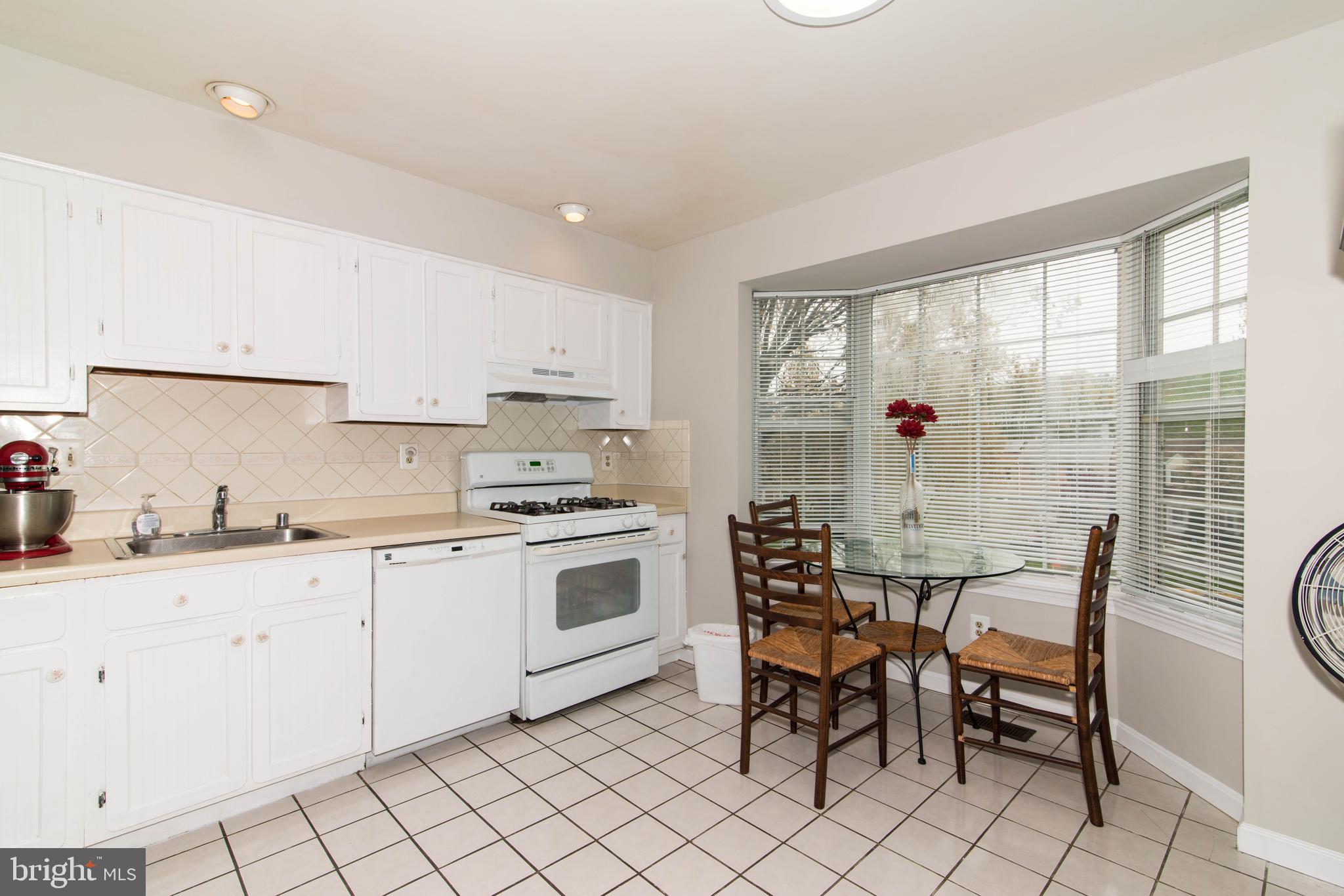 8 Travis Court Gaithersburg, MD 20879 - Photo 6 of 36 Kitchen