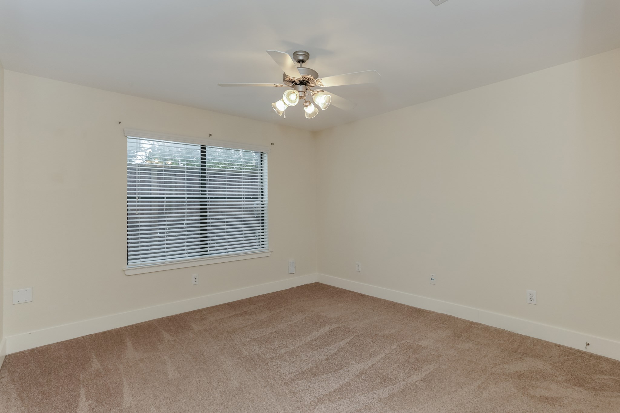2705 Rutland Street, Unit B Houston, TX 77008 - Photo 16 of 21 Bedroom #2 located on the 1st floor features plenty of light & carpet.