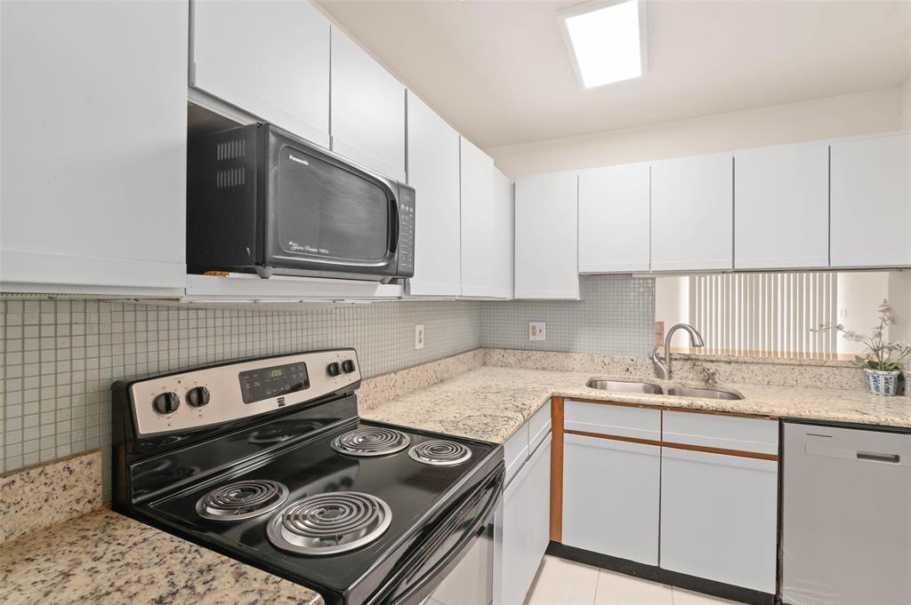 700 West Collins Street Denton, TX 76201 - Photo 12 of 36