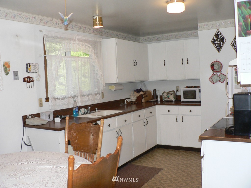 16046 Southeast 136th Street Renton, WA 98059 - Photo 4 of 15