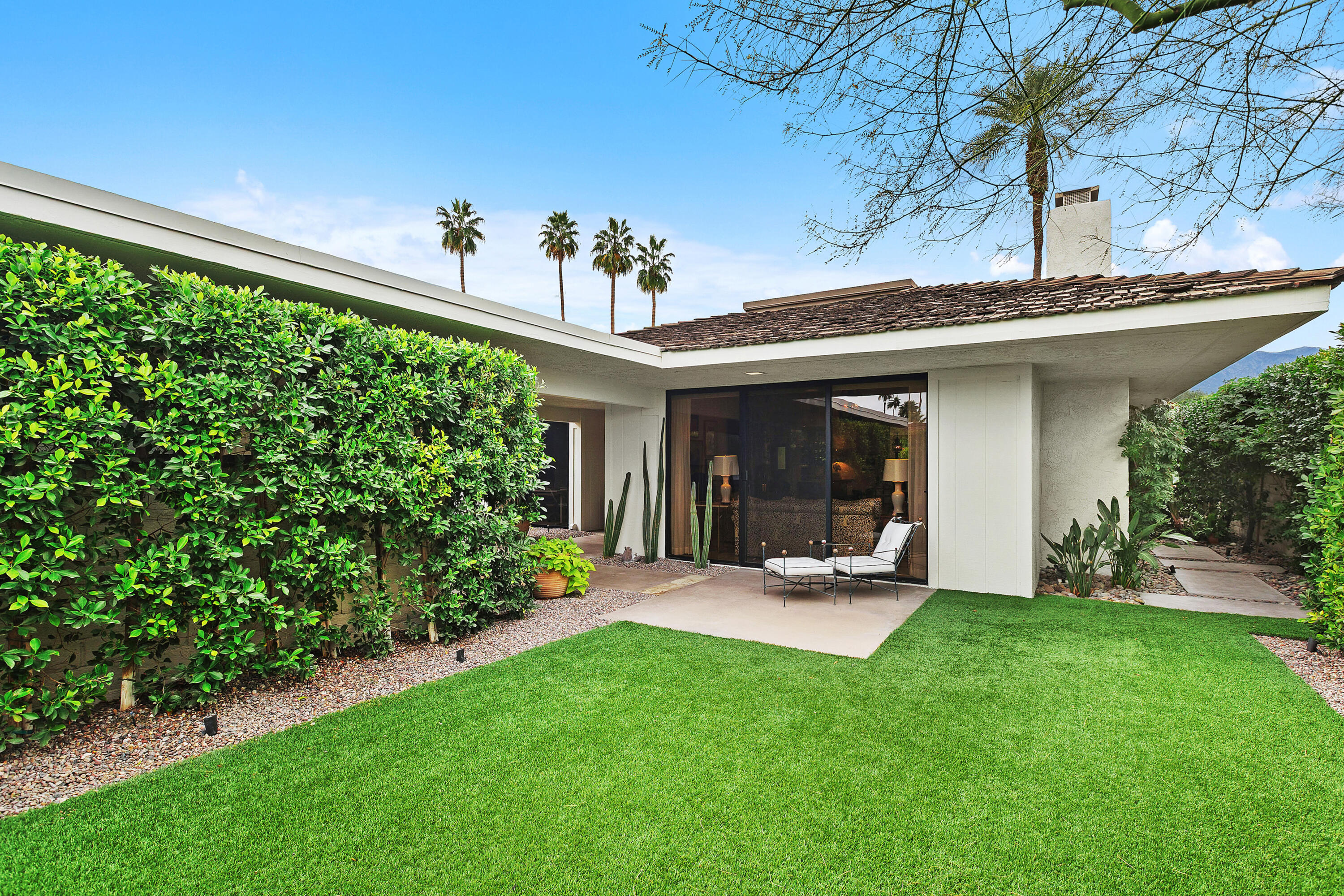 54 Princeton Drive Rancho Mirage, CA 92270 - Photo 2 of 38 13_11980691_185455_185455-EI-110