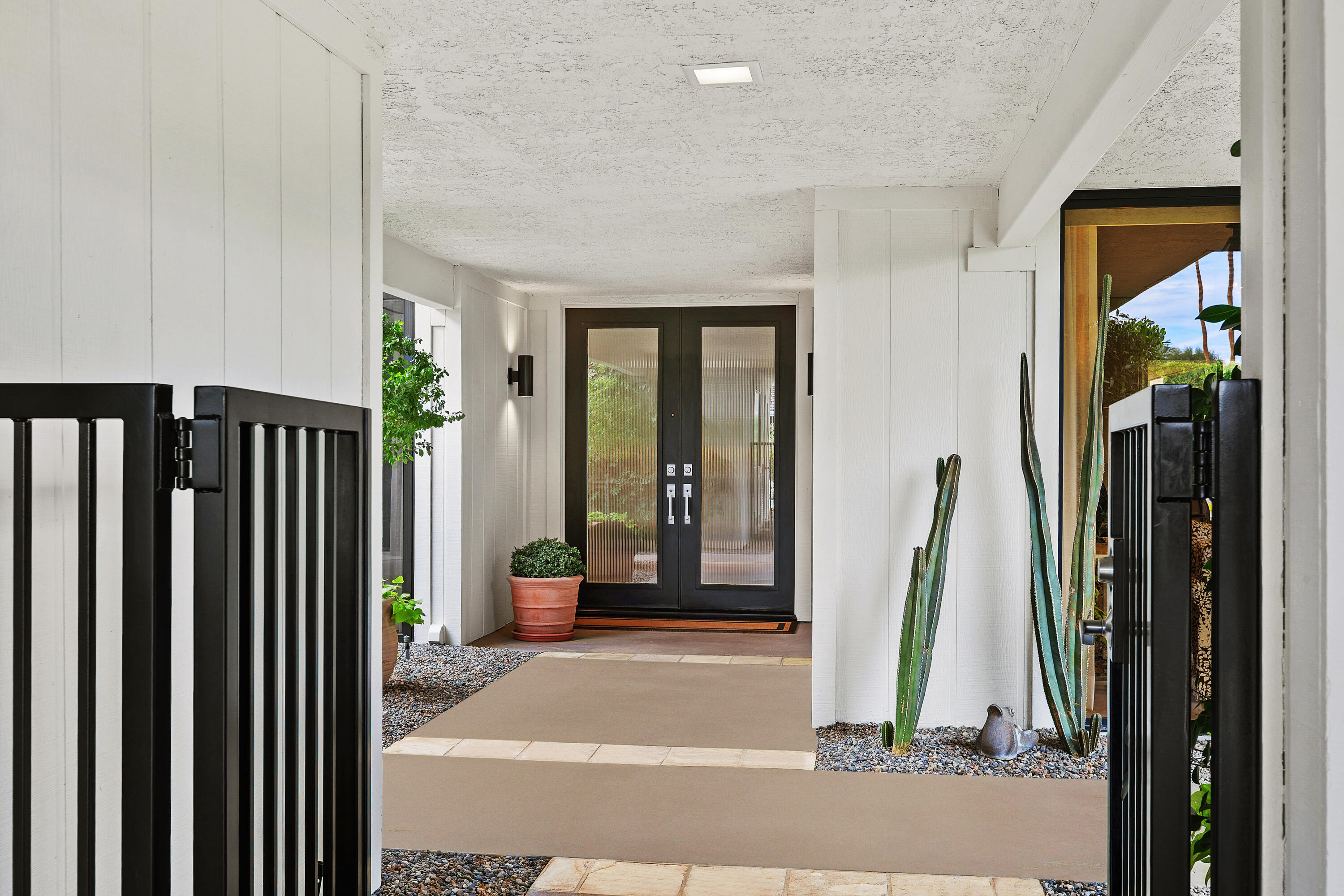 54 Princeton Drive Rancho Mirage, CA 92270 - Photo 3 of 38 185455_185455_185455-EI-109