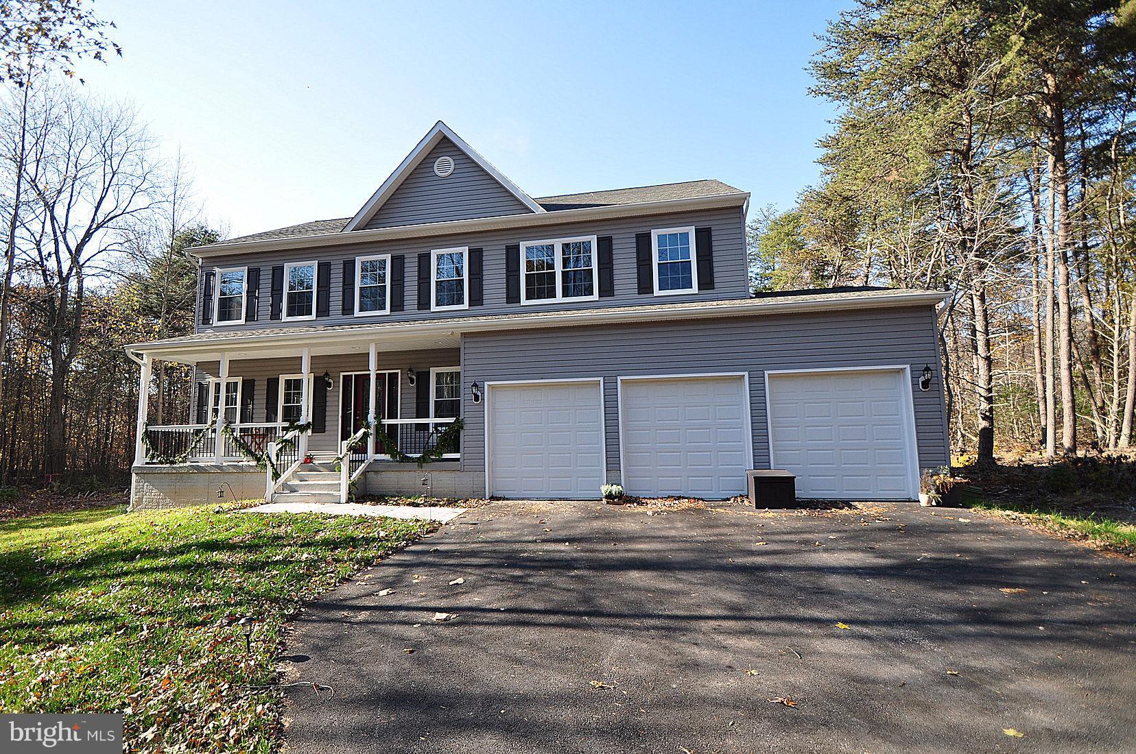 7720 Paradise Beach Road Pasadena, MD 21122 - Photo 2 of 23 3 car garage and extended driveway