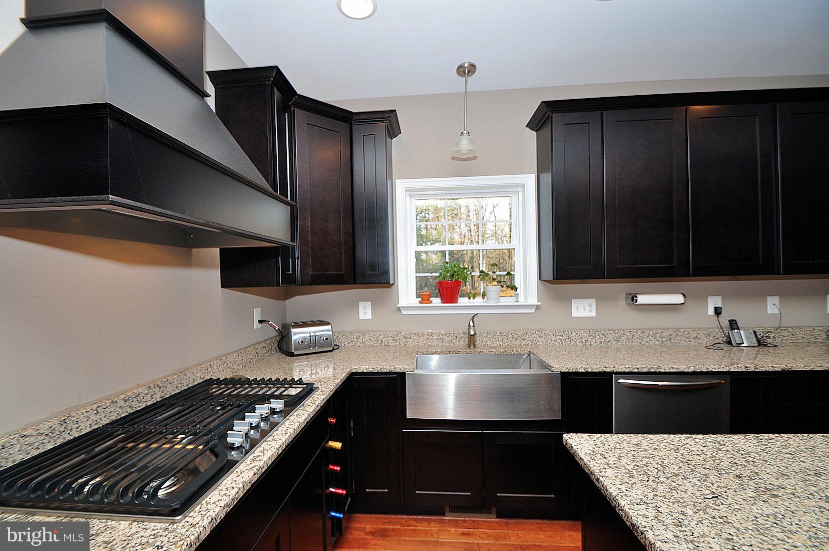 7720 Paradise Beach Road Pasadena, MD 21122 - Photo 10 of 23 Upgraded cooktop