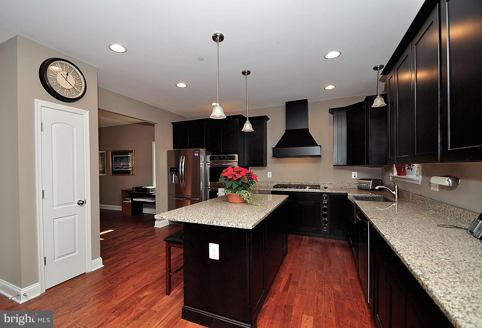 7720 Paradise Beach Road Pasadena, MD 21122 - Photo 11 of 23 Plenty of counters for enterntaining