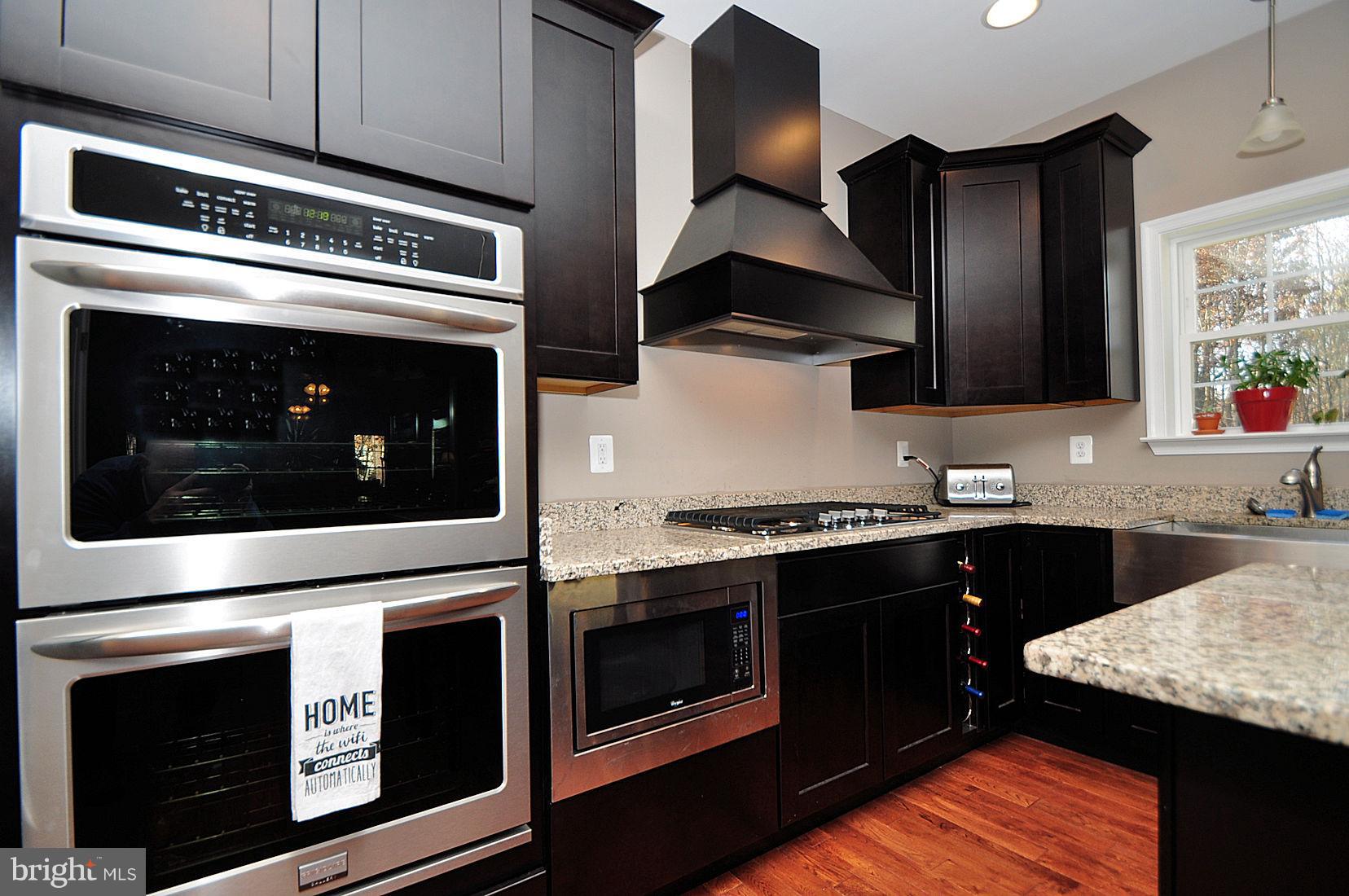 7720 Paradise Beach Road Pasadena, MD 21122 - Photo 9 of 23 Double convection oven