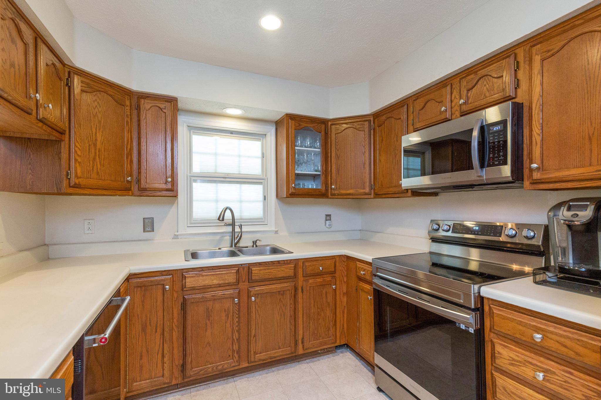 14075 Winding Ridge Lane Centreville, VA 20121 - Photo 23 of 47 Kitchen