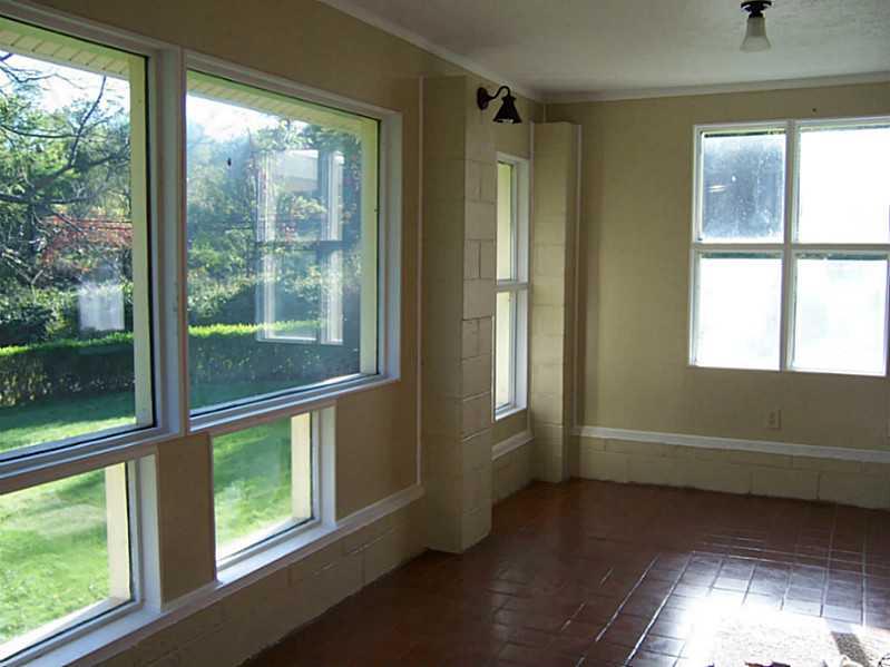 3 Temple Road Aliquippa, PA 15001 - Photo 10 of 22 Sunroom.