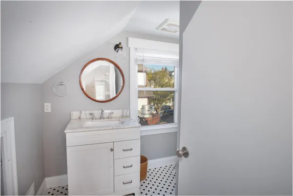 $2,450 | 421 Main Street, Ridgefield, CT 06877