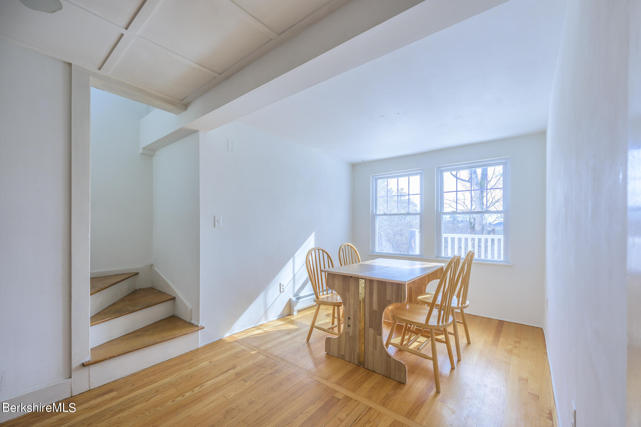 26 Old Stockbridge Road, Unit 4 Lenox, MA 01240 - Photo 8 of 26 Dining room