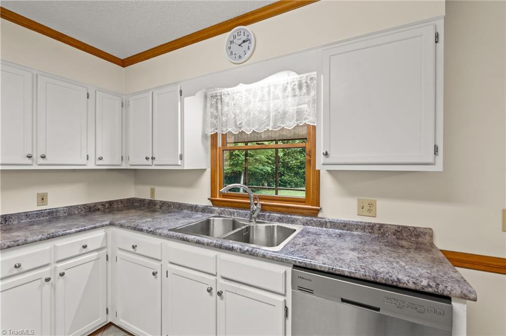 482 Motsinger Road Winston-Salem, NC 27107 - Photo 13 of 34