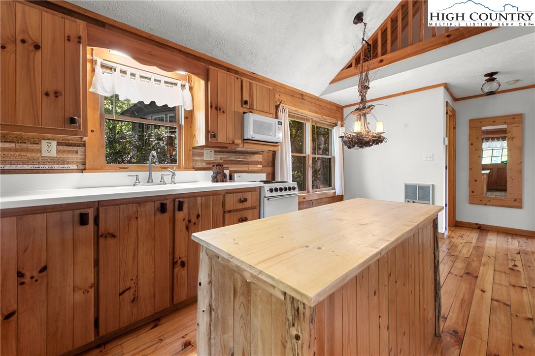 348 Laurelwood Lane Boone, NC 28607 - Photo 11 of 28