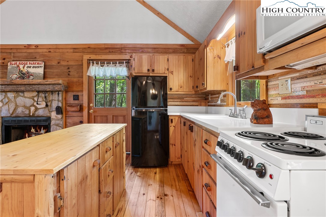 348 Laurelwood Lane Boone, NC 28607 - Photo 12 of 28