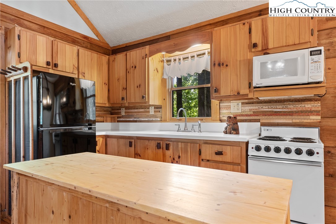 348 Laurelwood Lane Boone, NC 28607 - Photo 10 of 28