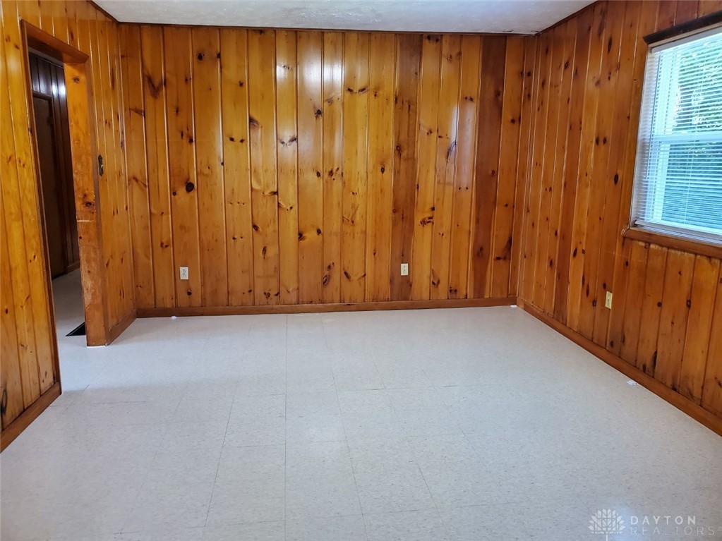 3559 South Tecumseh Road Springfield, OH 45502 - Photo 8 of 18