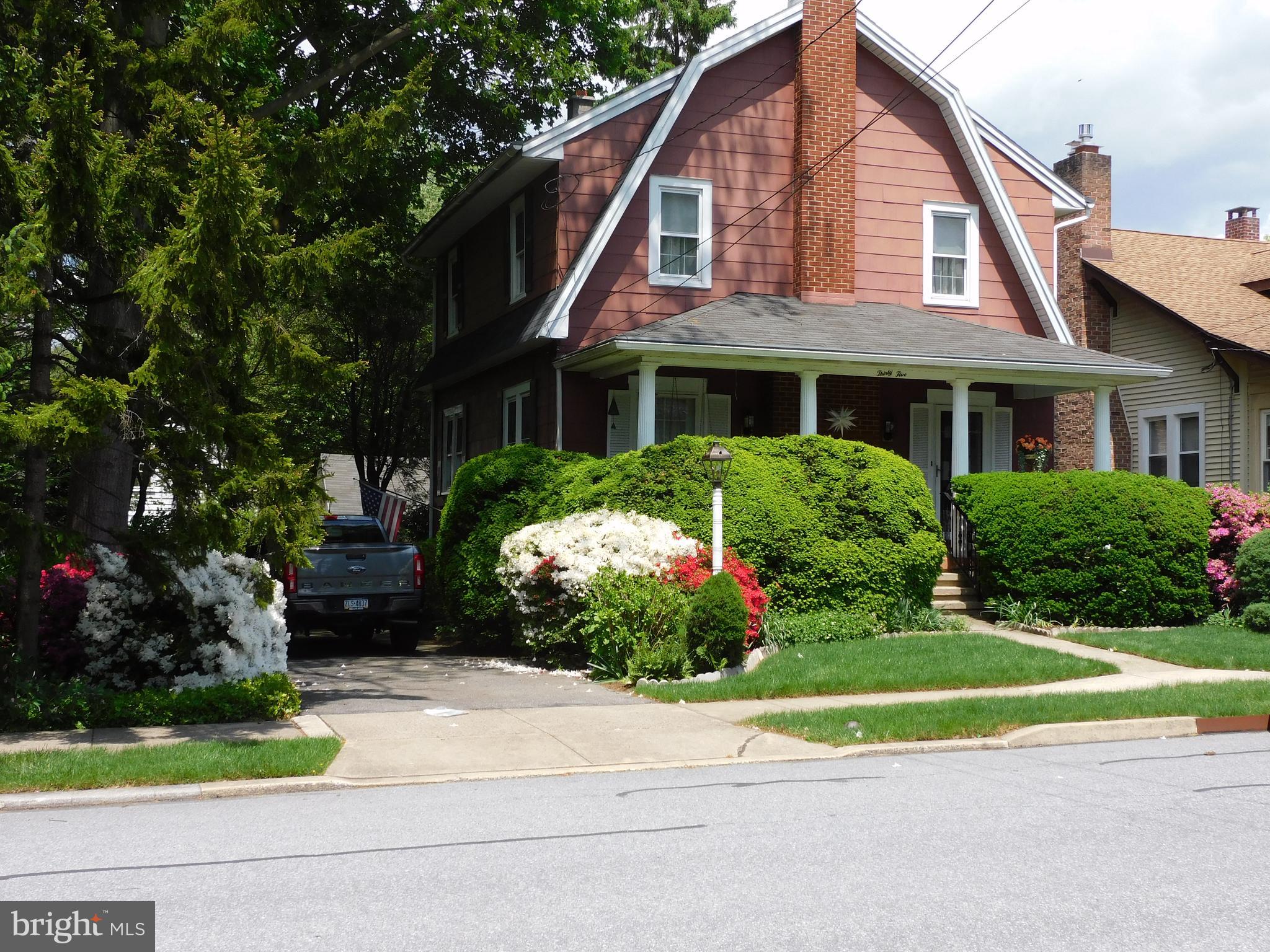 35 West 4th Avenue Lititz, PA 17543 - Photo 1 of 55 a front view of a house with a garden