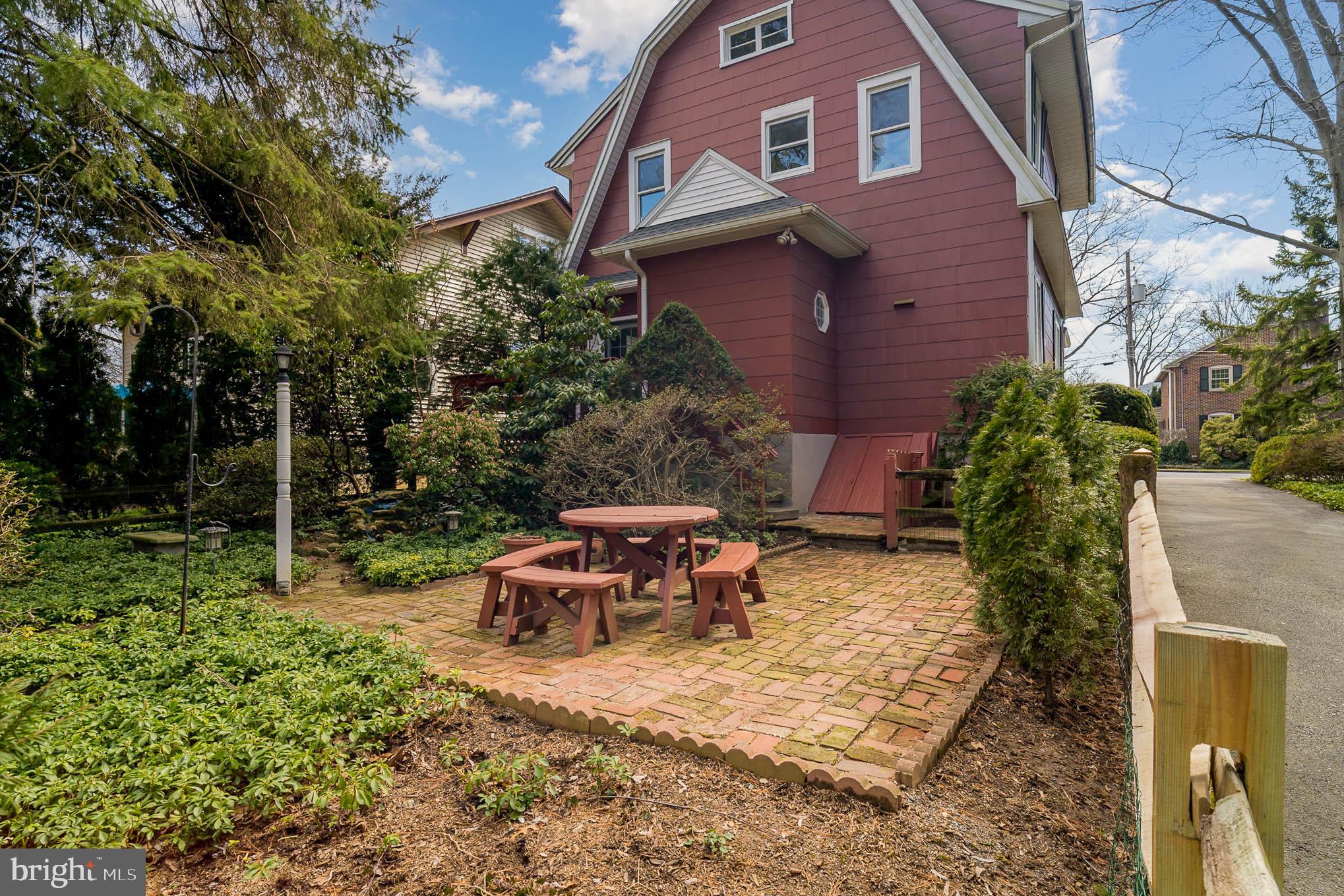 35 West 4th Avenue Lititz, PA 17543 - Photo 31 of 55 a backyard of a house with outdoor seating