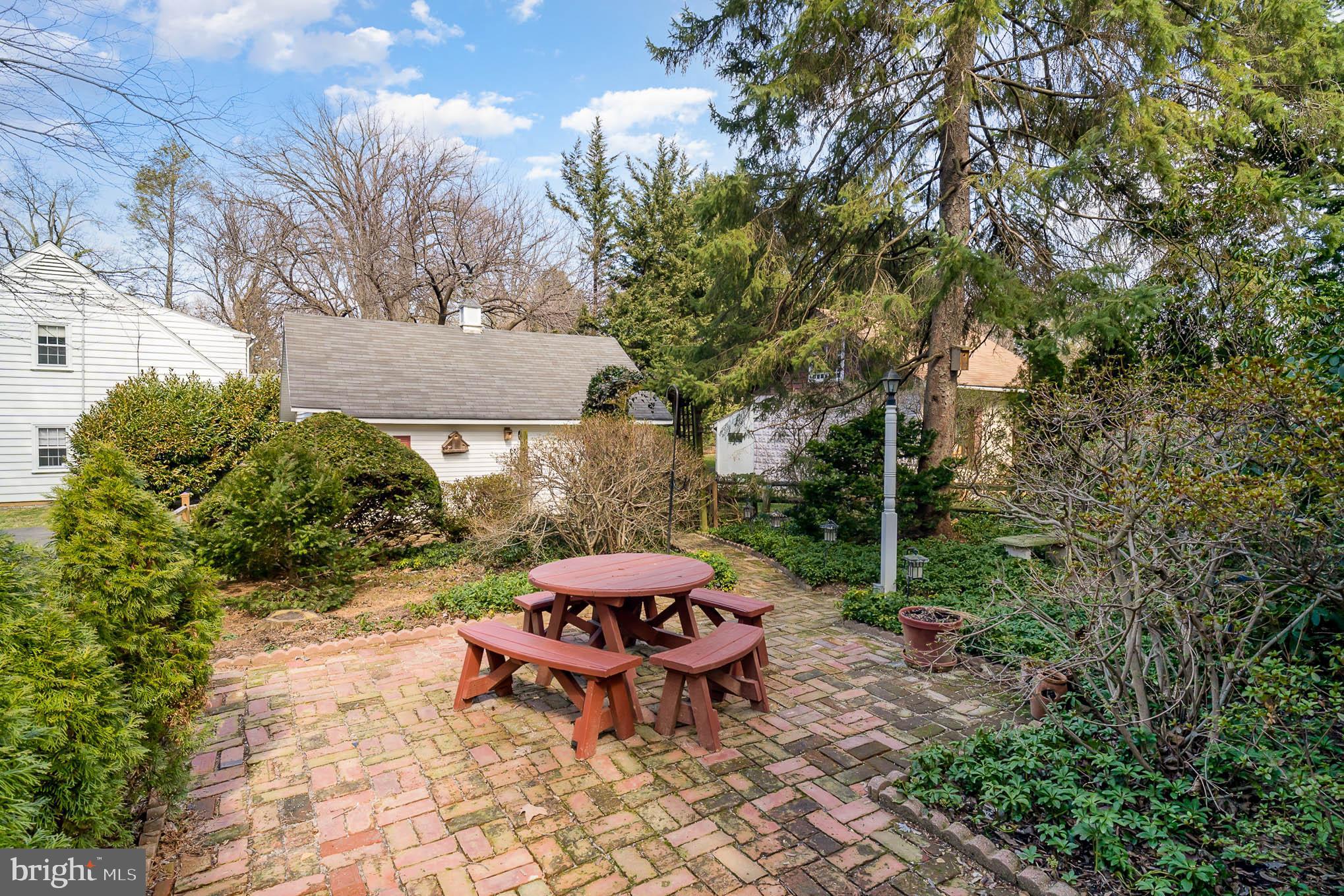 35 West 4th Avenue Lititz, PA 17543 - Photo 32 of 55 a backyard of a house with table and chairs