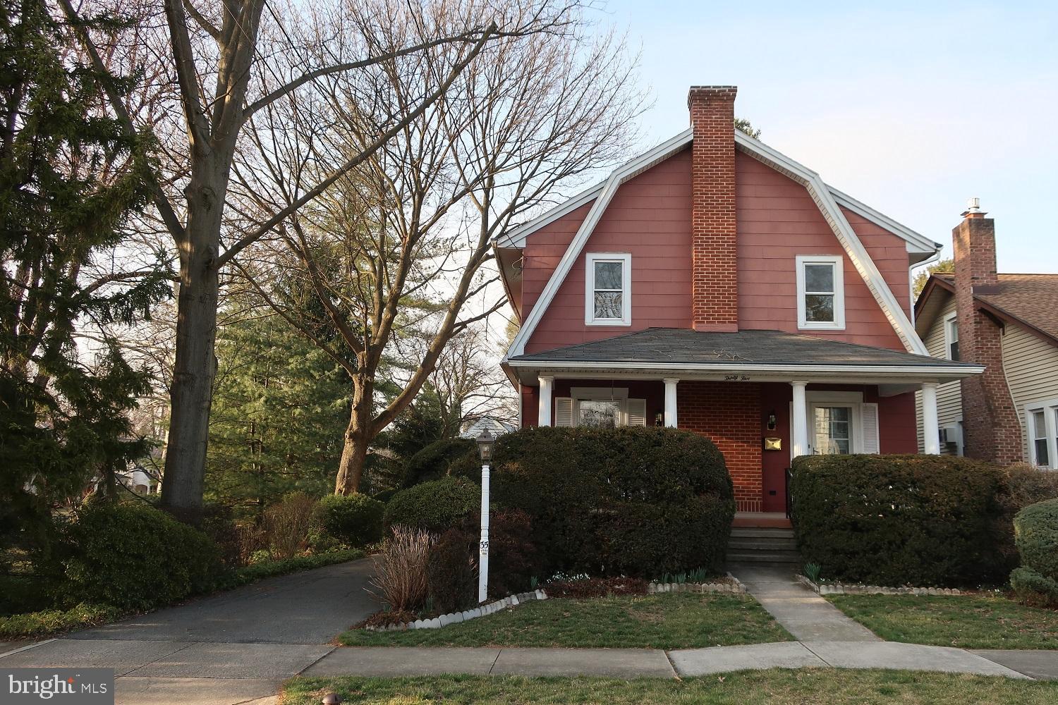 35 West 4th Avenue Lititz, PA 17543 - Photo 45 of 55 a front view of a house with garden