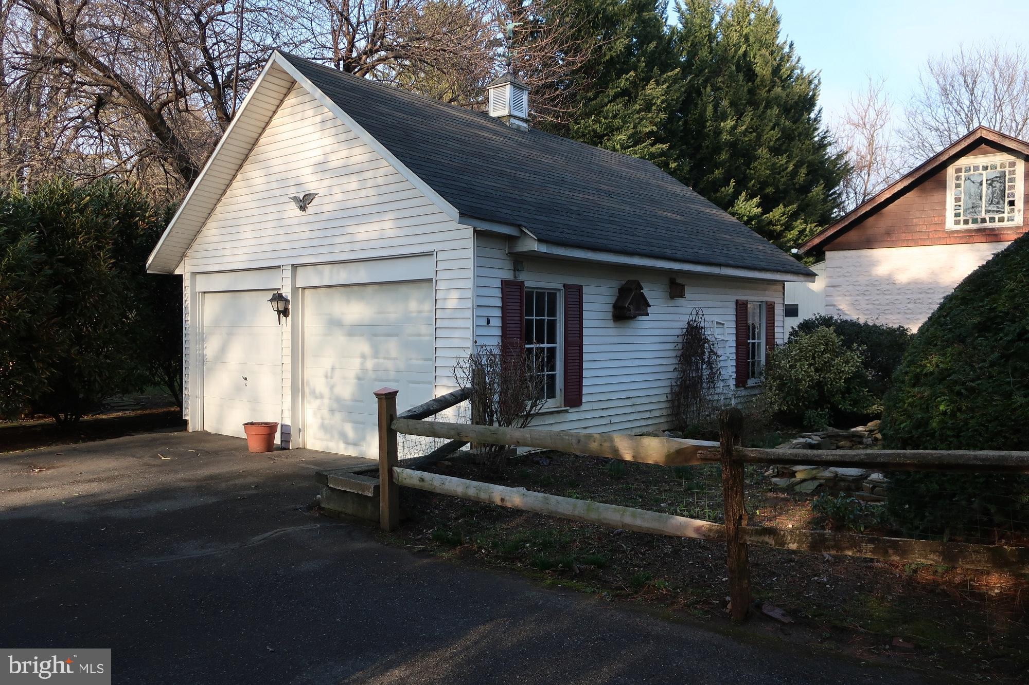 35 West 4th Avenue Lititz, PA 17543 - Photo 48 of 55 a backyard of a house with table and chairs