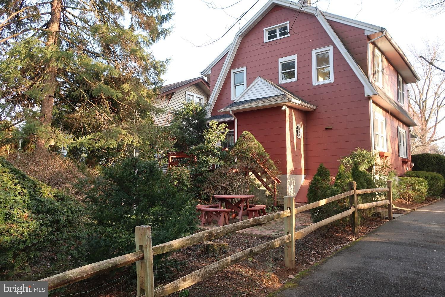35 West 4th Avenue Lititz, PA 17543 - Photo 50 of 55 a front view of a house with a yard