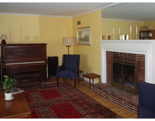 43 Davelin Road Wayland, MA 01778 - Photo 3 of 10 Gallery Image 3