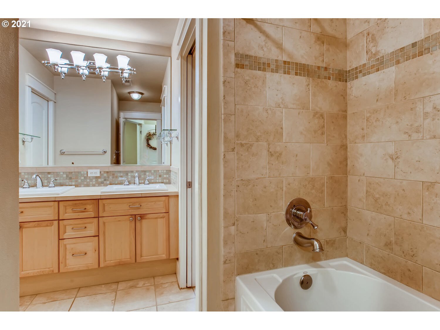 5113 Southwest Shattuck Road, Unit 20 Portland, OR 97221 - Photo 19 of 29 Gallery Image 19