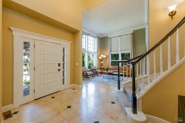 a view of an entryway with livingroom