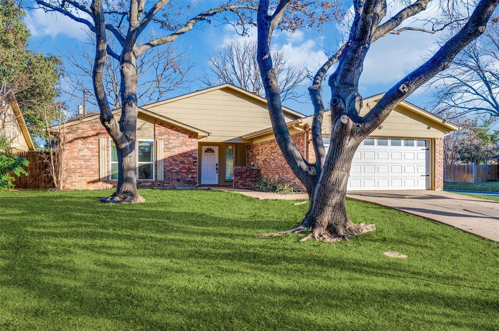 a view of a house with a backyard