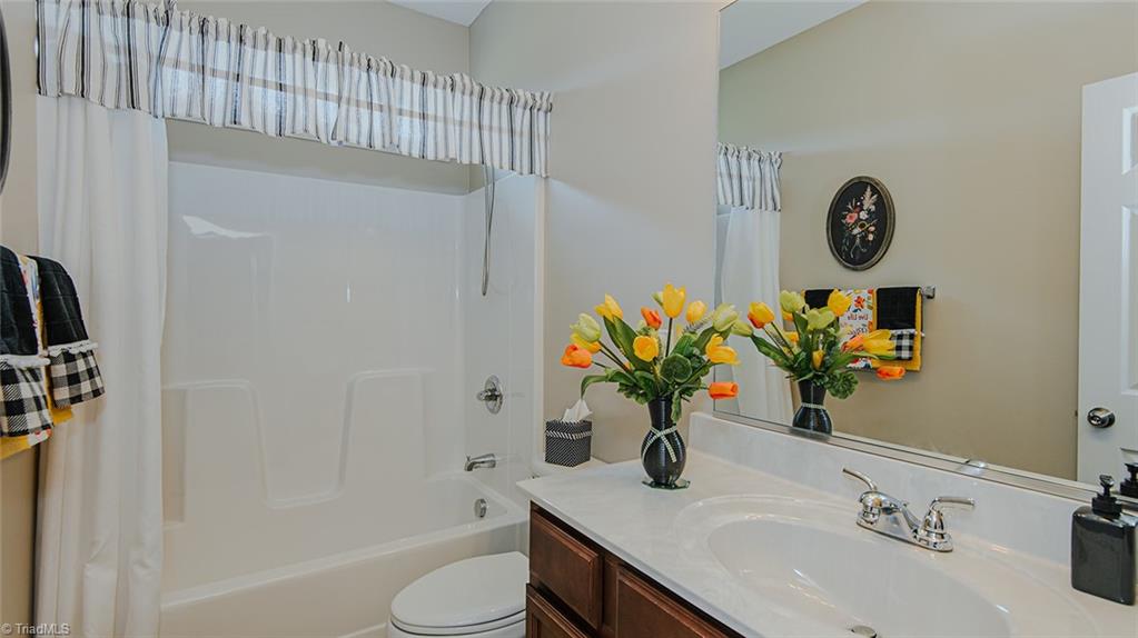 605 Compton Court Graham, NC 27253 - Photo 14 of 46 Gallery Image 14