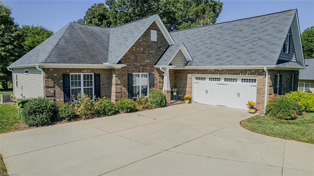605 Compton Court Graham, NC 27253 - Photo 2 of 46 Gallery Image 2