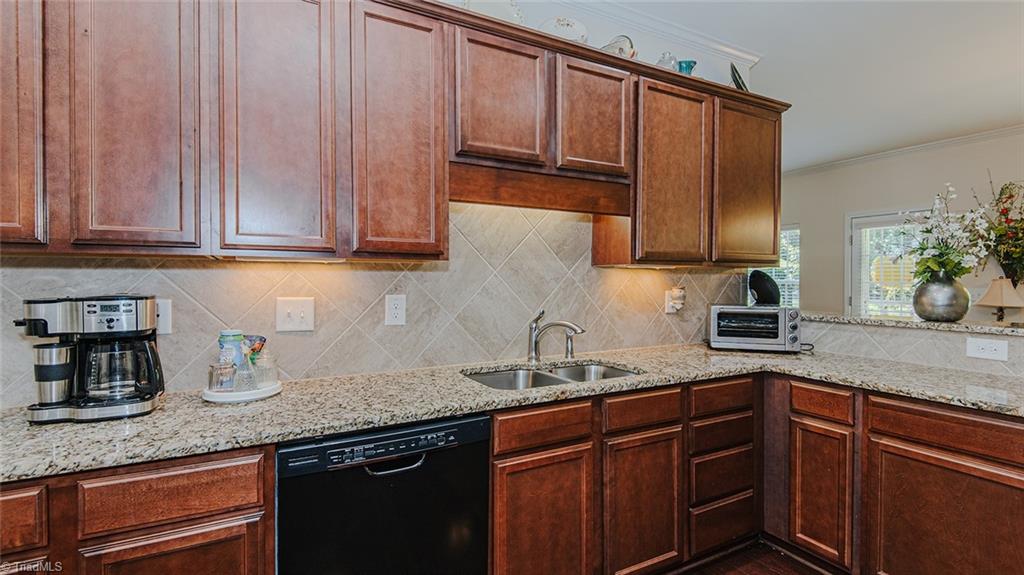 605 Compton Court Graham, NC 27253 - Photo 8 of 46 Gallery Image 8