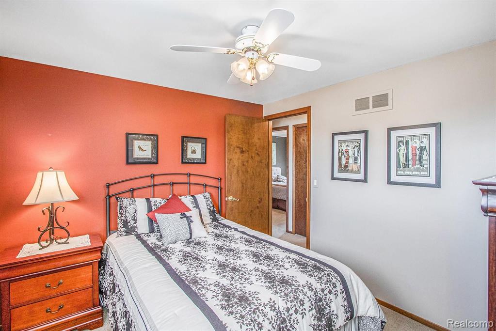 47605 Chrys Road Macomb, MI 48044 - Photo 24 of 37