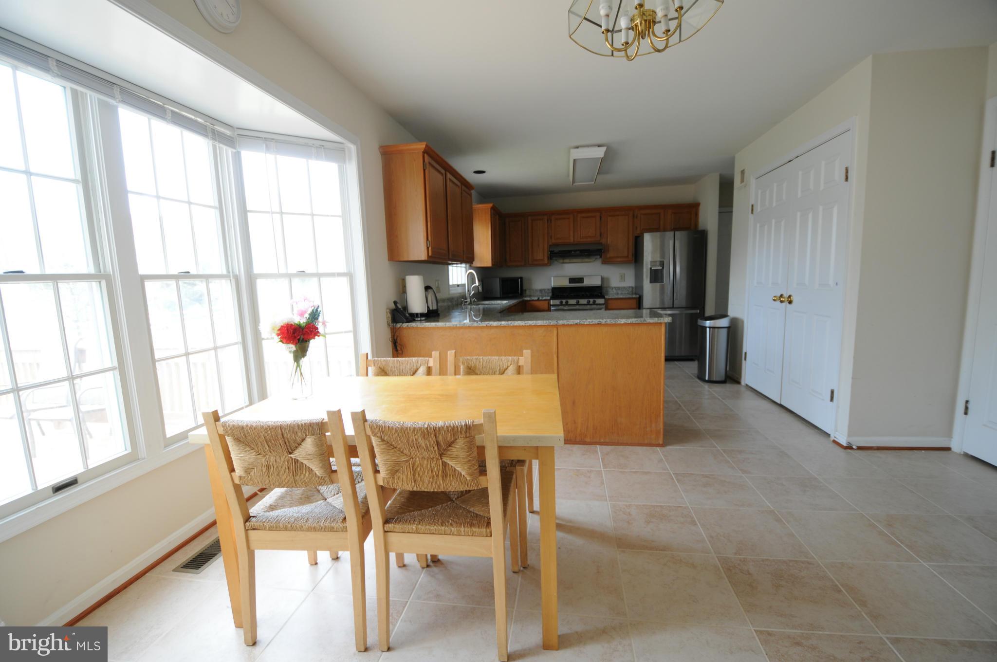 18909 Falling Star Road Germantown, MD 20874 - Photo 5 of 28 Kitchen