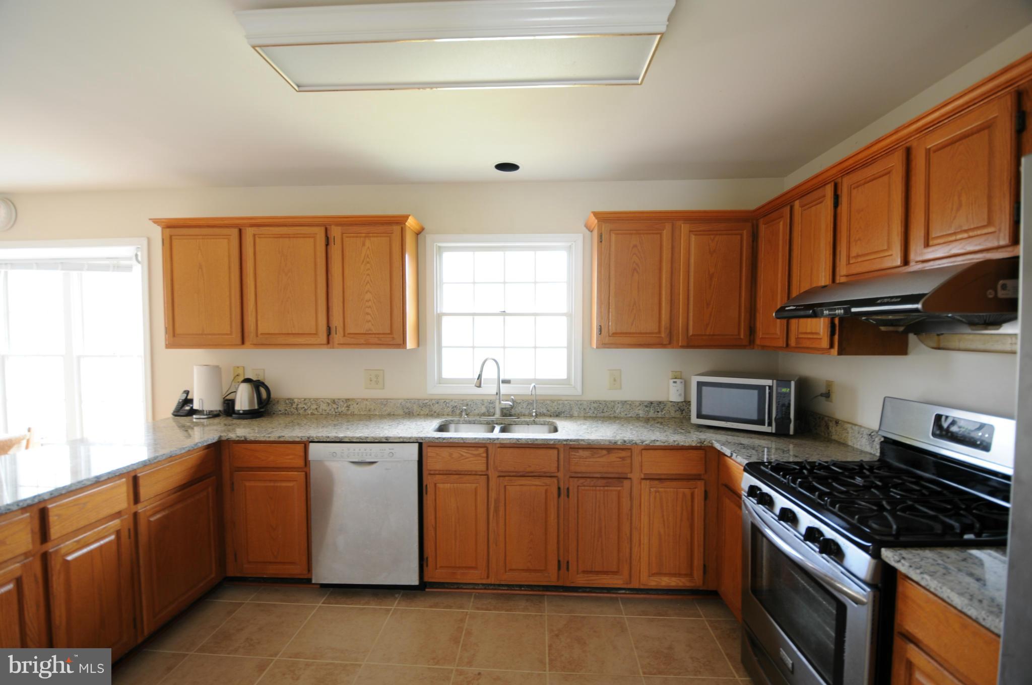 18909 Falling Star Road Germantown, MD 20874 - Photo 6 of 28 Kitchen