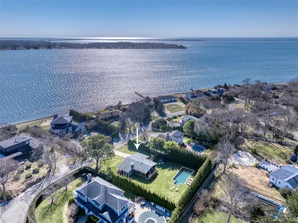 $1,195,000 | 8 Romana Drive, Hampton Bays, NY 11946
