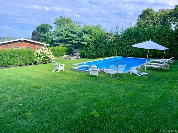 $1,195,000 | 8 Romana Drive, Hampton Bays, NY 11946