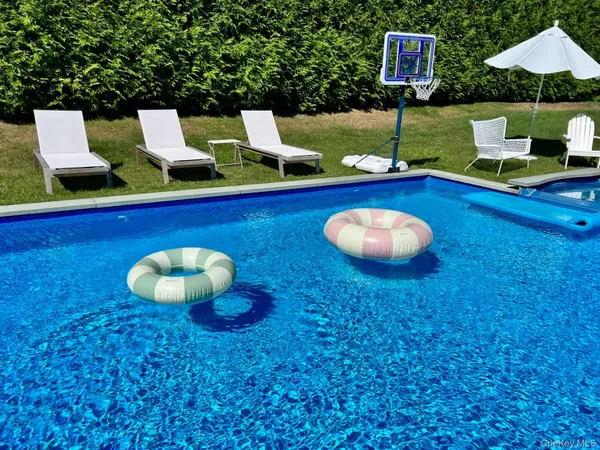 $1,195,000 | 8 Romana Drive, Hampton Bays, NY 11946