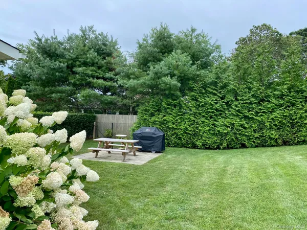 $1,195,000 | 8 Romana Drive, Hampton Bays, NY 11946